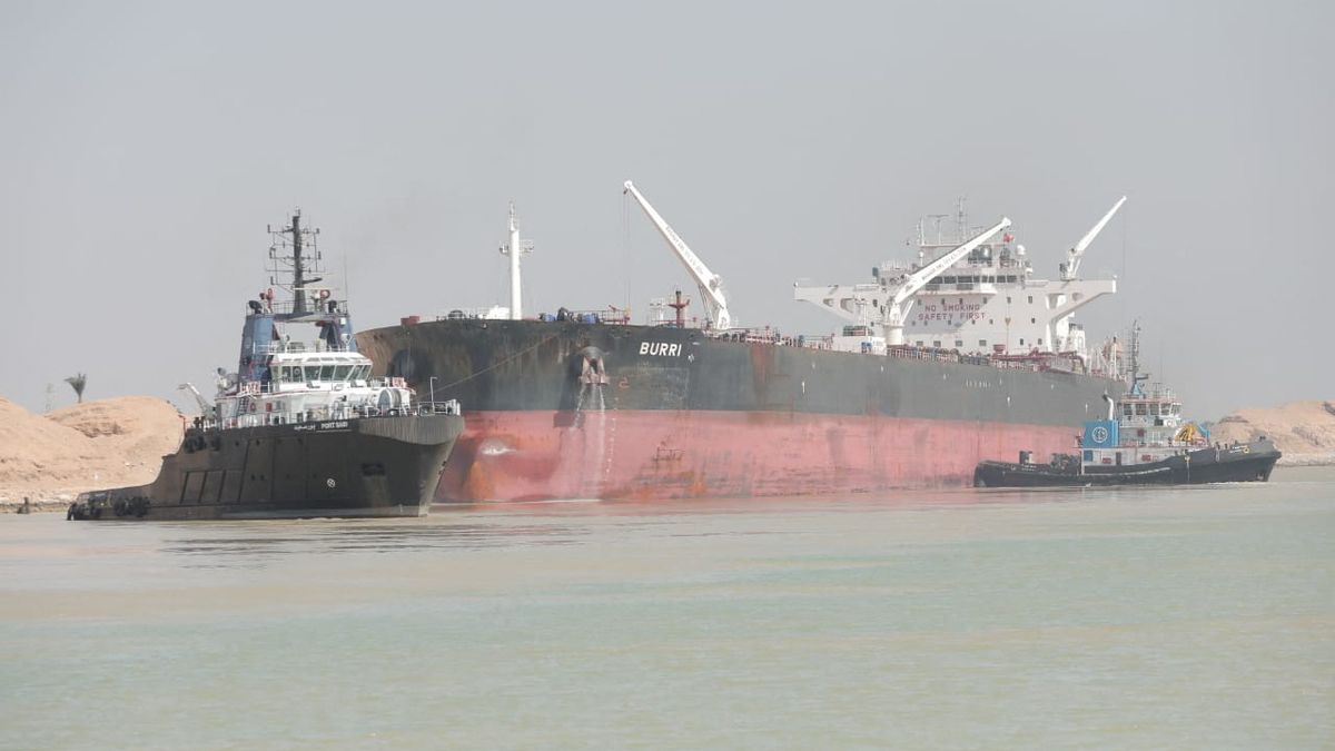 V Suezském průplavu se srazily dvě lodě